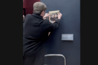 TikTokers Hang Their Portrait… Inside the Louvre Next to the Mona Lisa