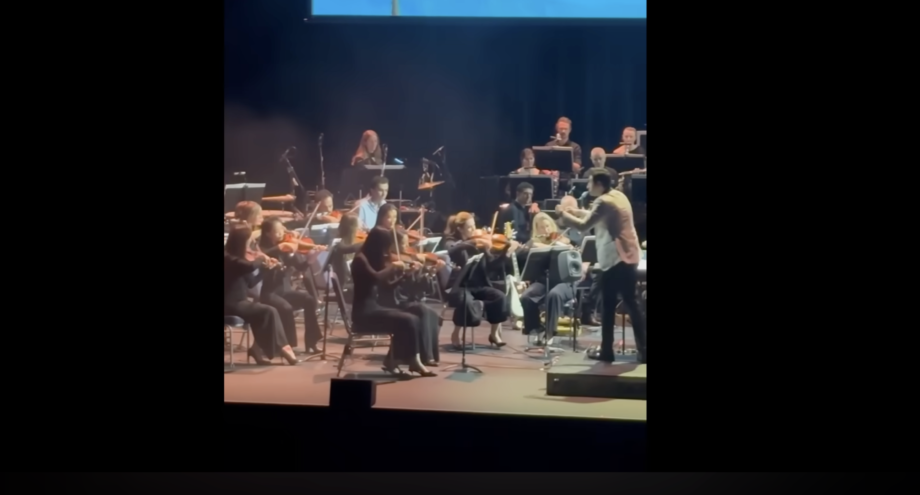Le pianiste tombe malade, un spectateur le remplace lors d'un concert de La La Land